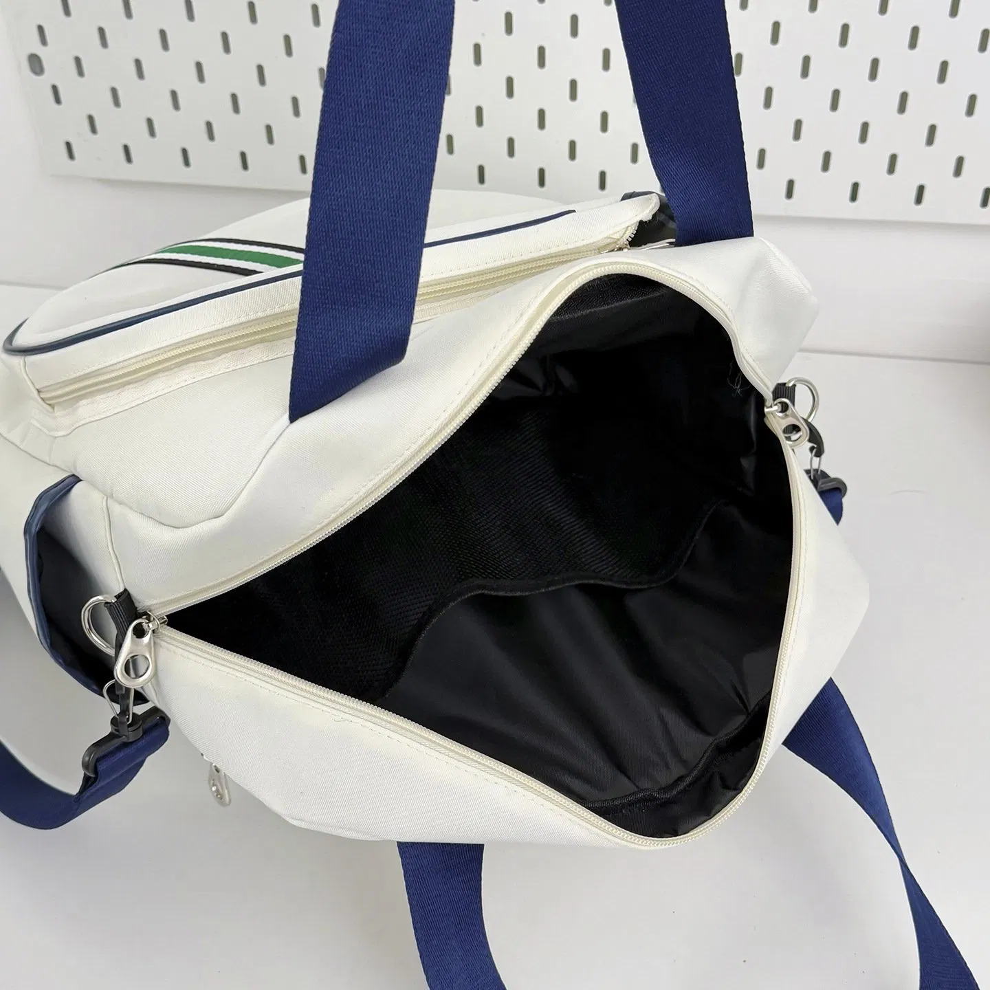 Hand-Carryable-Shoulder-Bag-for-Outdoor-Use-Large-Capacity-for-Badminton-Rackets-and-Tennis-Sports-Training-Cross-Body-Bag (1)